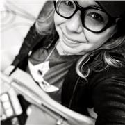 Vuoi comprare il tuo primo basso e hai bisogno di aiuto?! Contattami e potremo vederlo insieme a seconda del genere che vuoi suonare. Prenota una lezione per creare il tuo programma didattico musicale 🎶